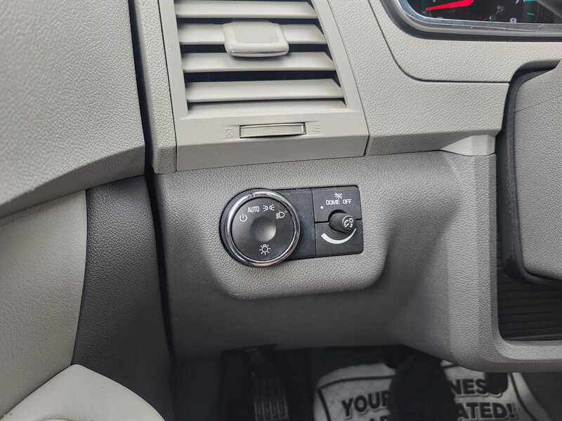 Used 2012 Chevrolet Traverse LT FWD image 21