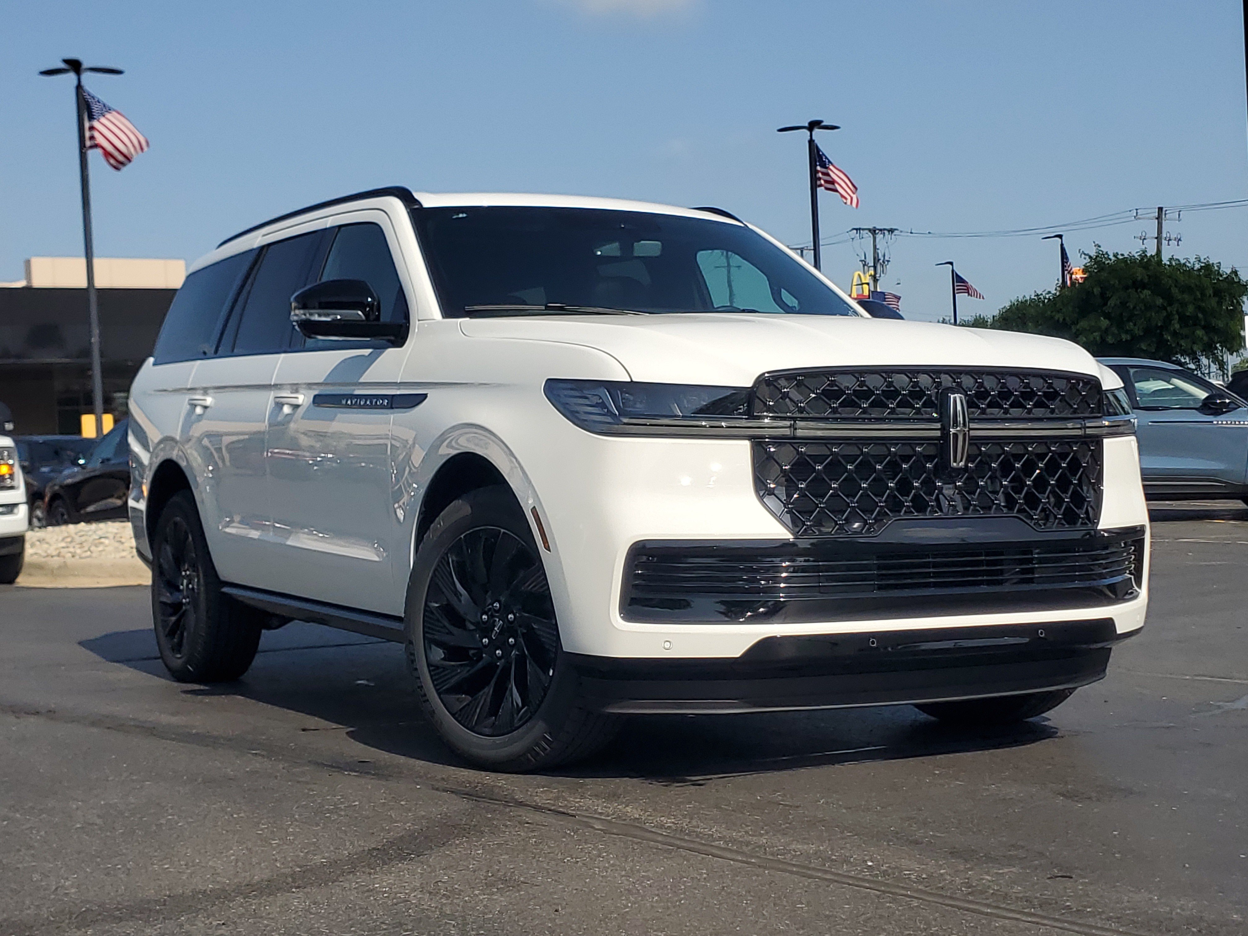 New 2027 Lincoln Navigator Reserve w/ Jet Appearance Package