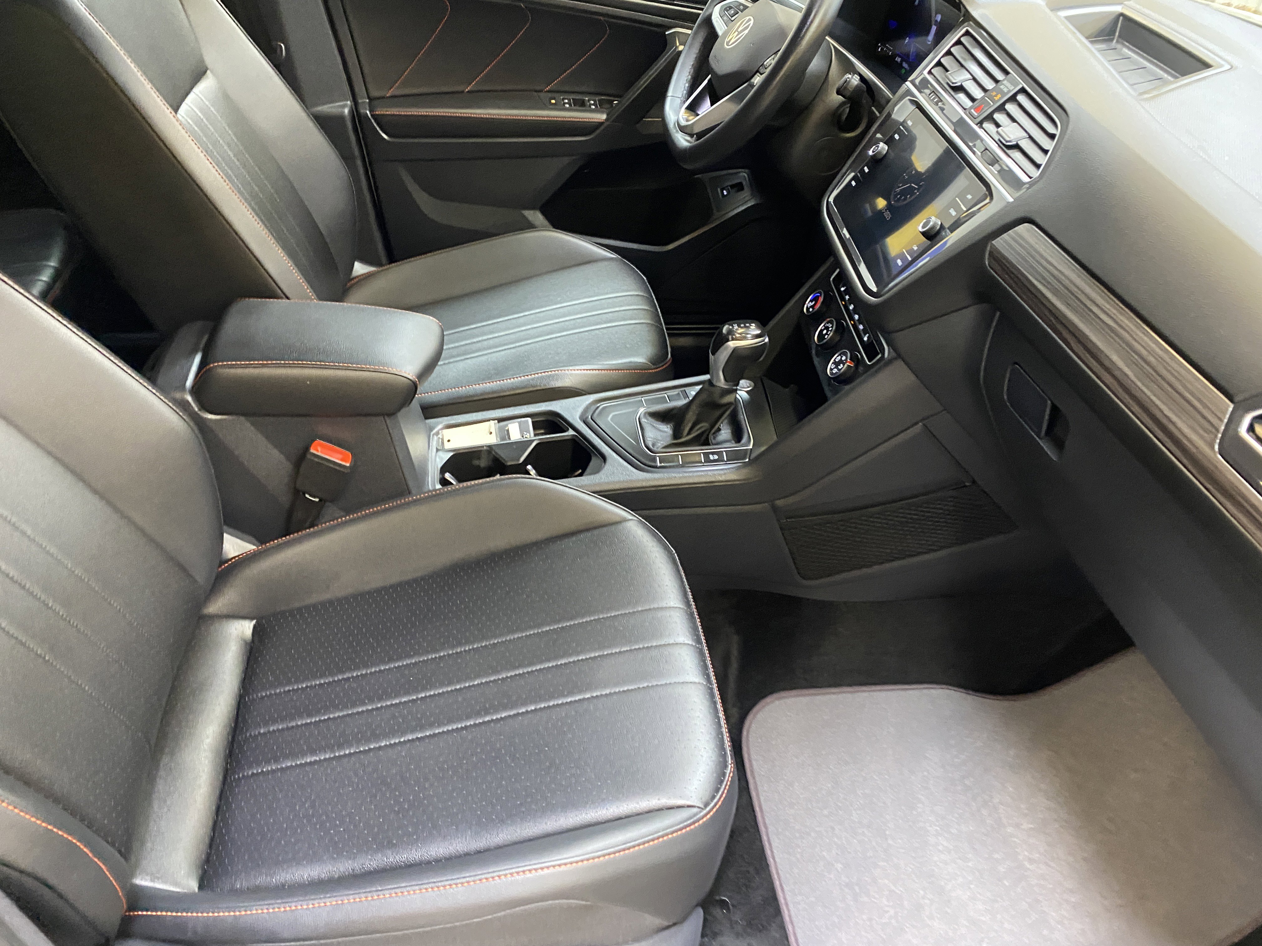 Used 2024 Volkswagen Tiguan SE image 22