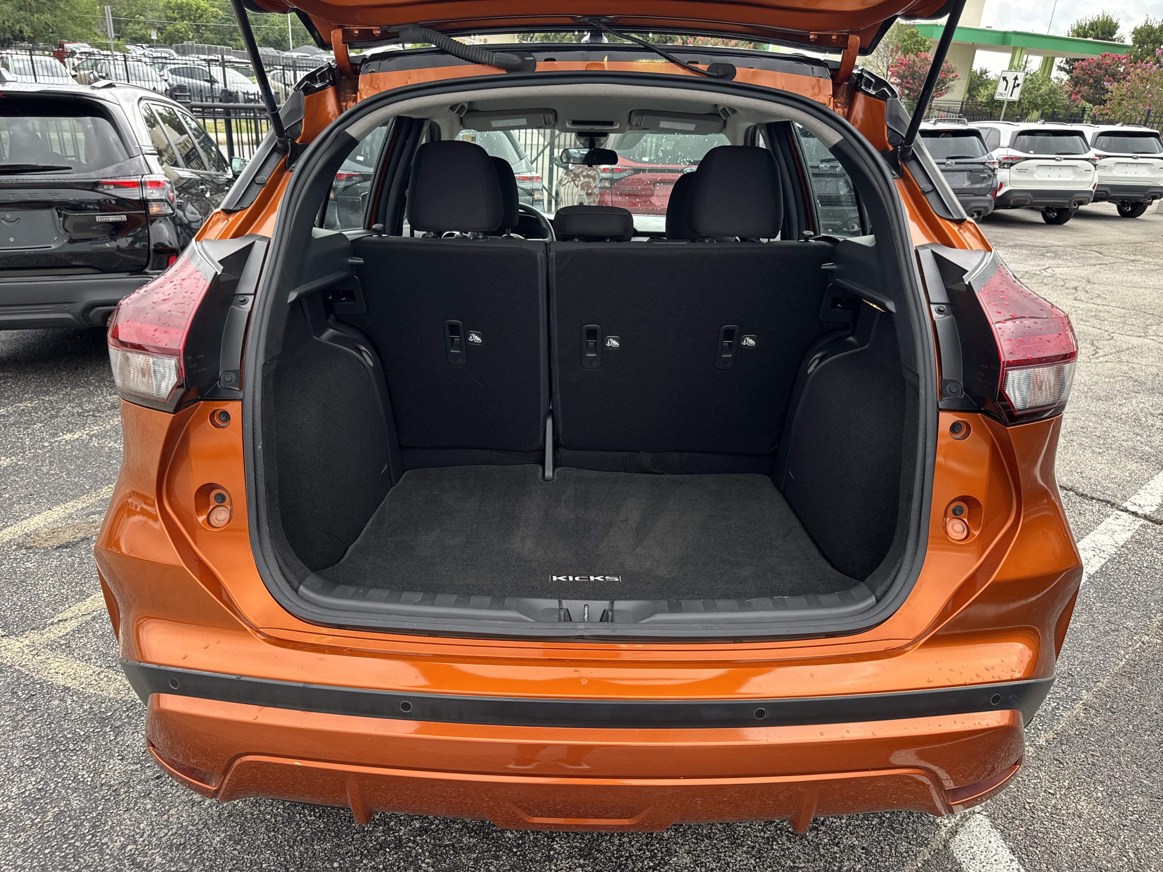 Used 2021 Nissan Kicks SR FWD image 8