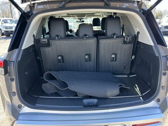 Used 2024 Nissan Pathfinder Platinum image 13