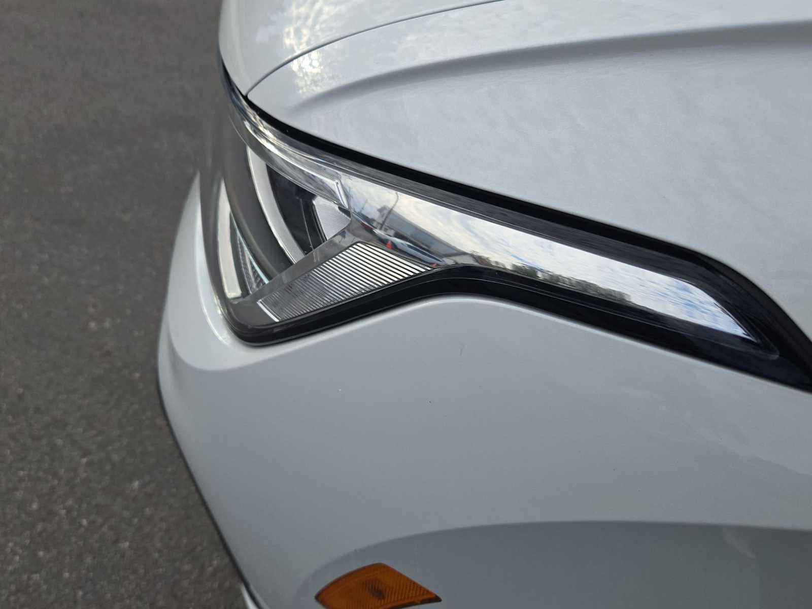 Used 2023 Volkswagen Tiguan SE R-Line image 18