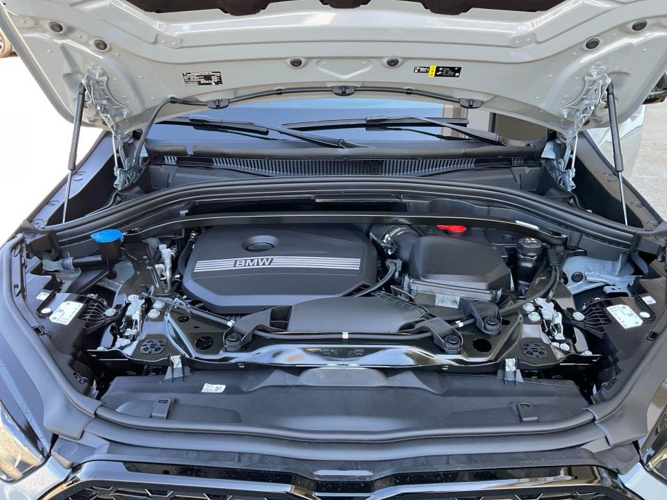 New 2027 BMW X2 xDrive28i AWD/4WD image 16