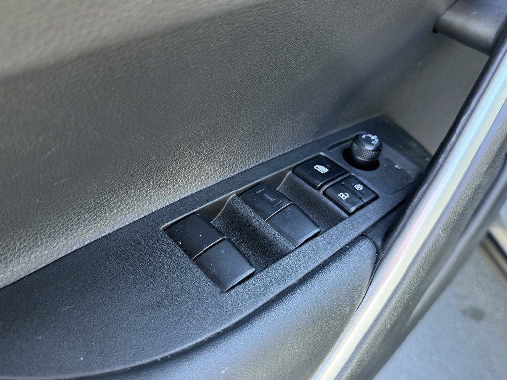 Certified 2022 Toyota Corolla Cross XLE image 18