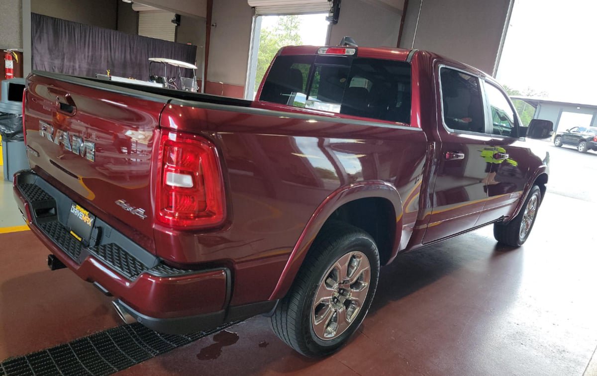 Used 2025 RAM 1500 Big Horn AWD/4WD image 4