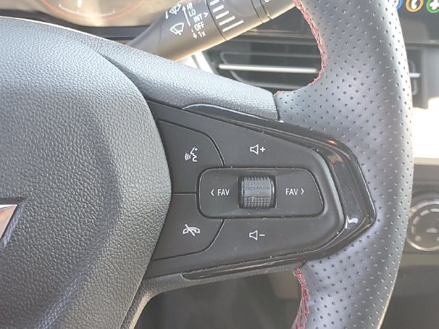 Certified 2024 Chevrolet Trax RS w/ Sunroof Package FWD image 21