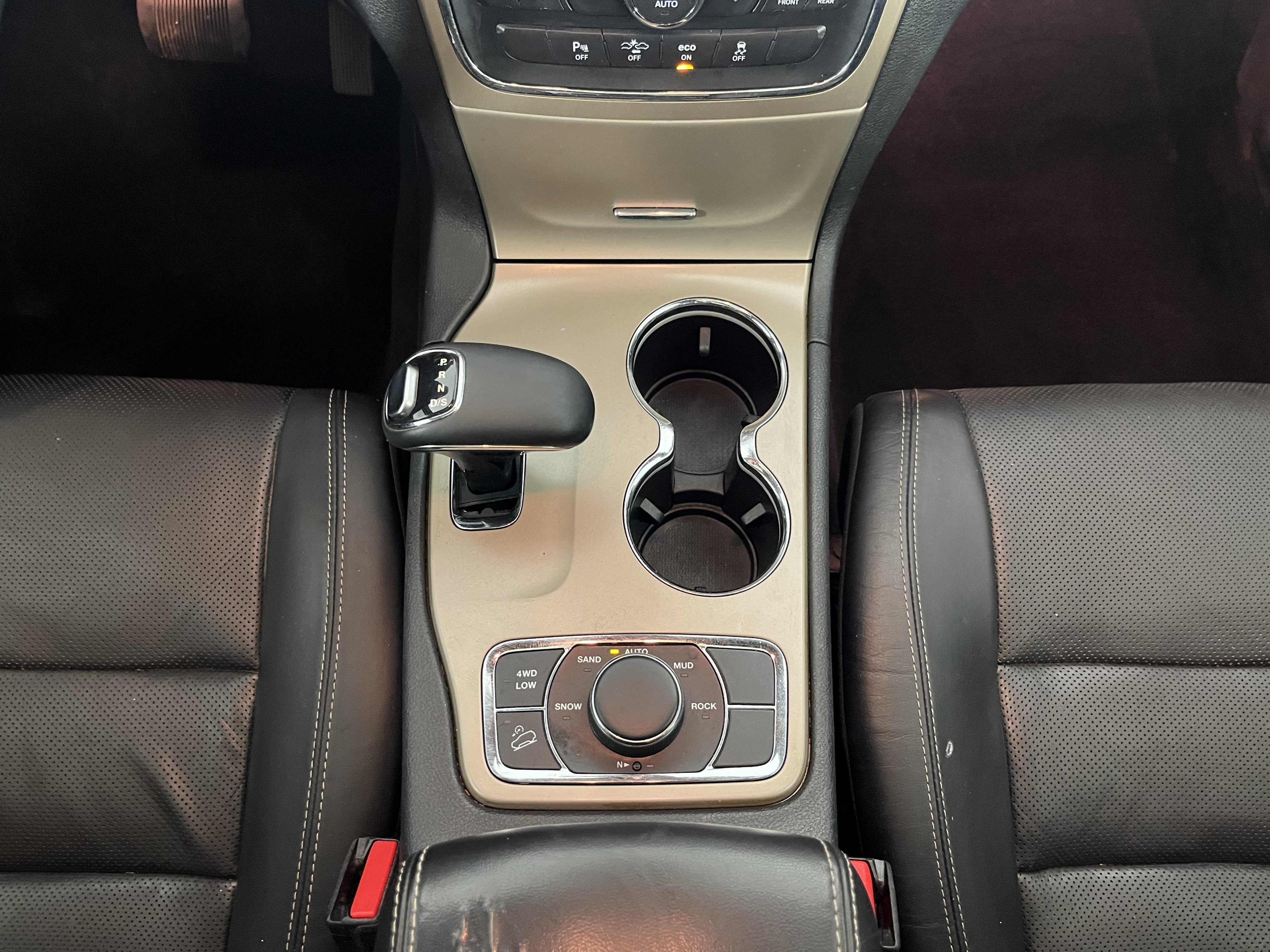 Used 2014 Jeep Grand Cherokee Limited w/ Luxury Group II image 16