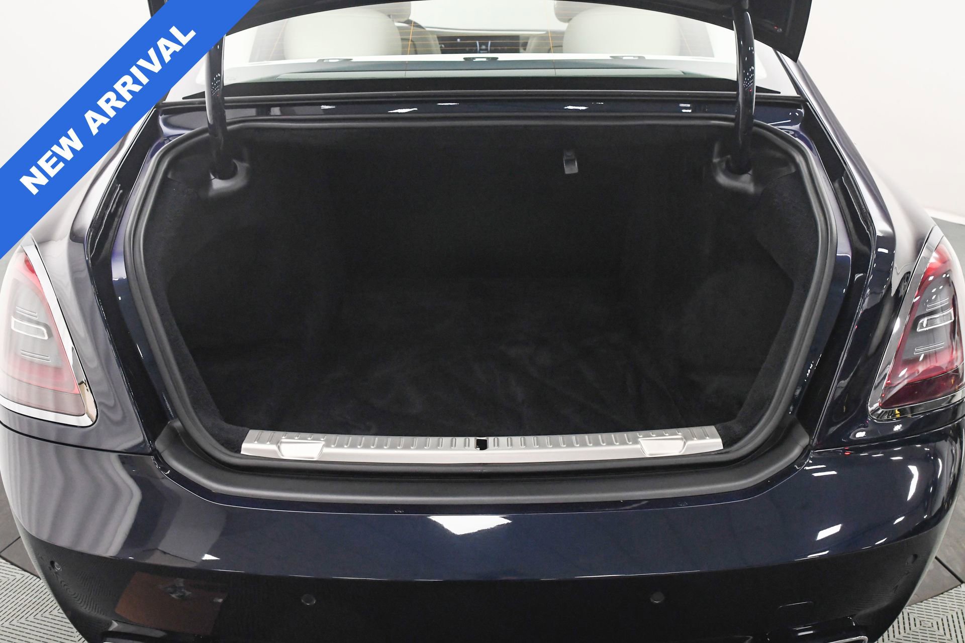 Used 2023 Rolls-Royce Ghost image 7