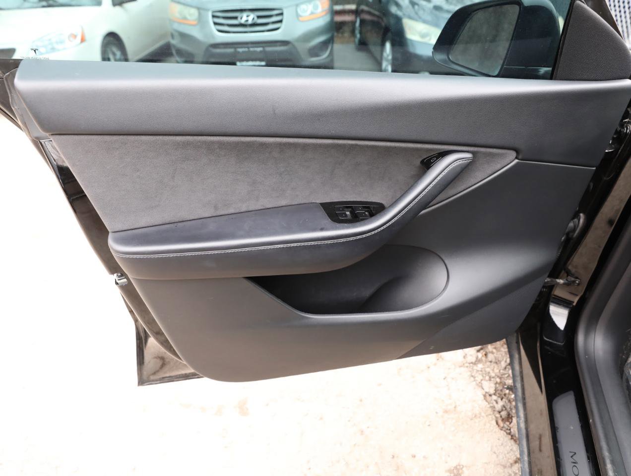 Used 2020 Tesla Model Y Long Range image 17