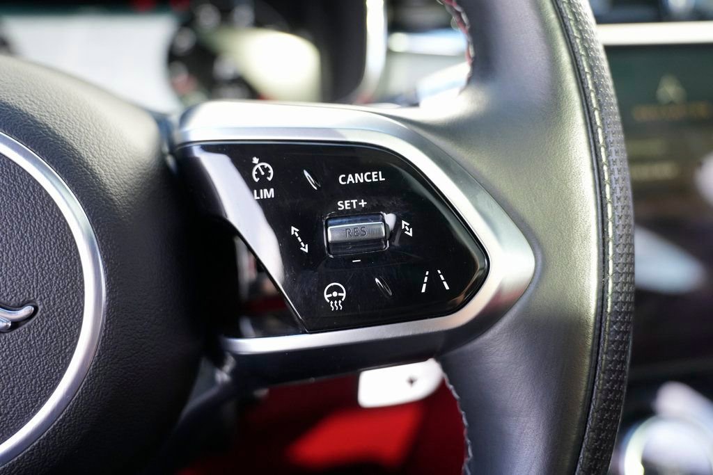 Used 2022 Jaguar F-PACE SVR image 49