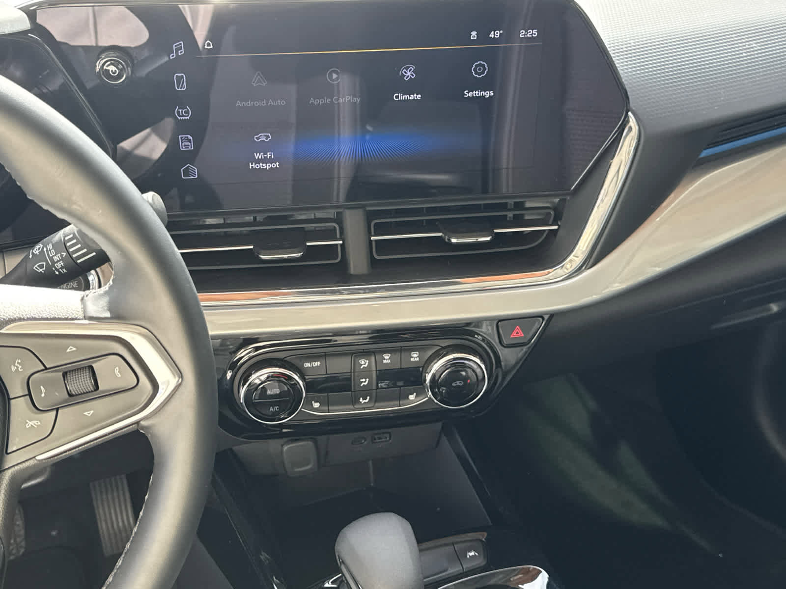 Certified 2025 Chevrolet Trax LT w/ LT Convenience Package image 16