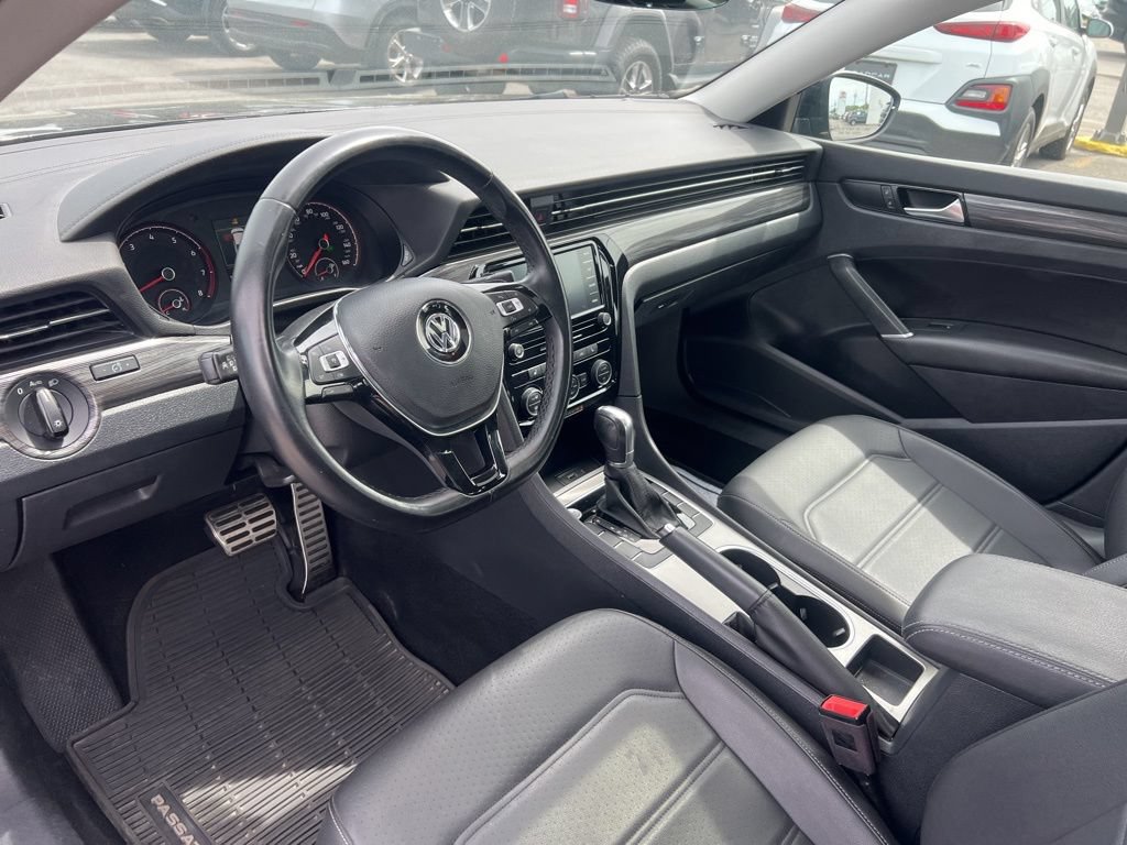 Used 2020 Volkswagen Passat 2.0T R-Line FWD image 9