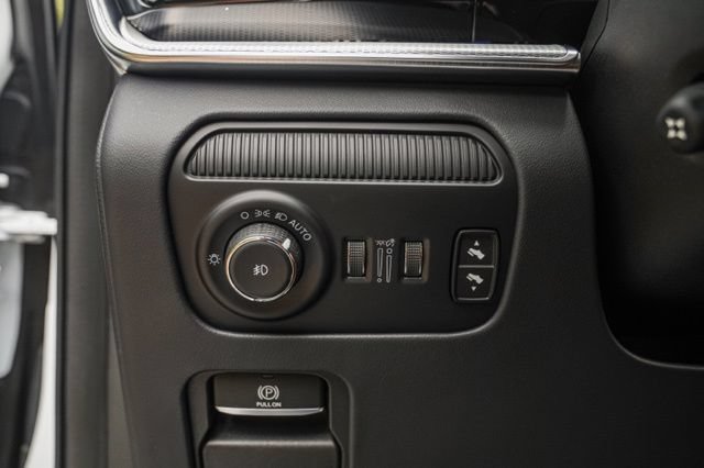 Used 2023 Jeep Grand Wagoneer Series III AWD/4WD image 31