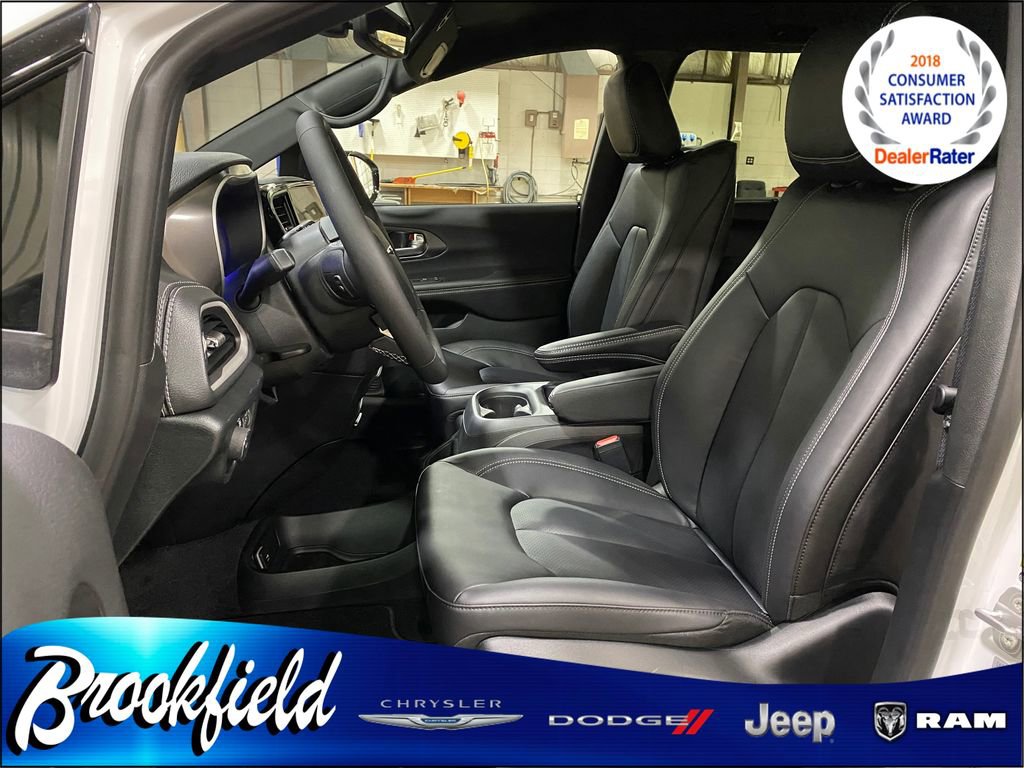 New 2026 Chrysler Pacifica Select image 16