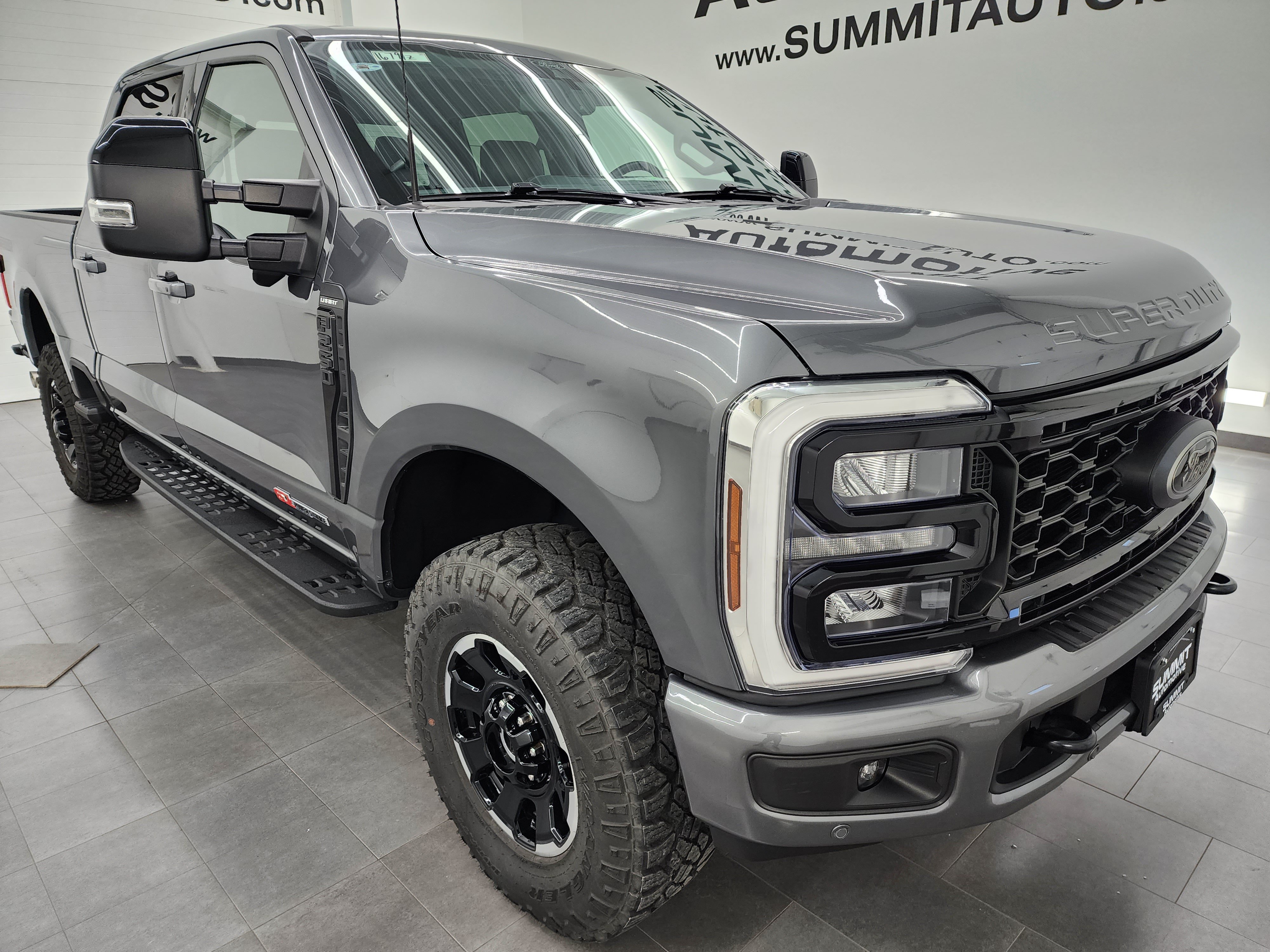 Used 2025 Ford F250 Lariat w/ Lariat Ultimate Package AWD/4WD image 2