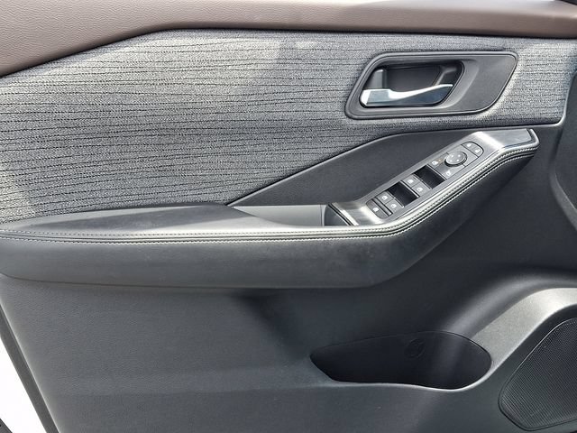 Used 2023 Nissan Rogue SV AWD/4WD image 14