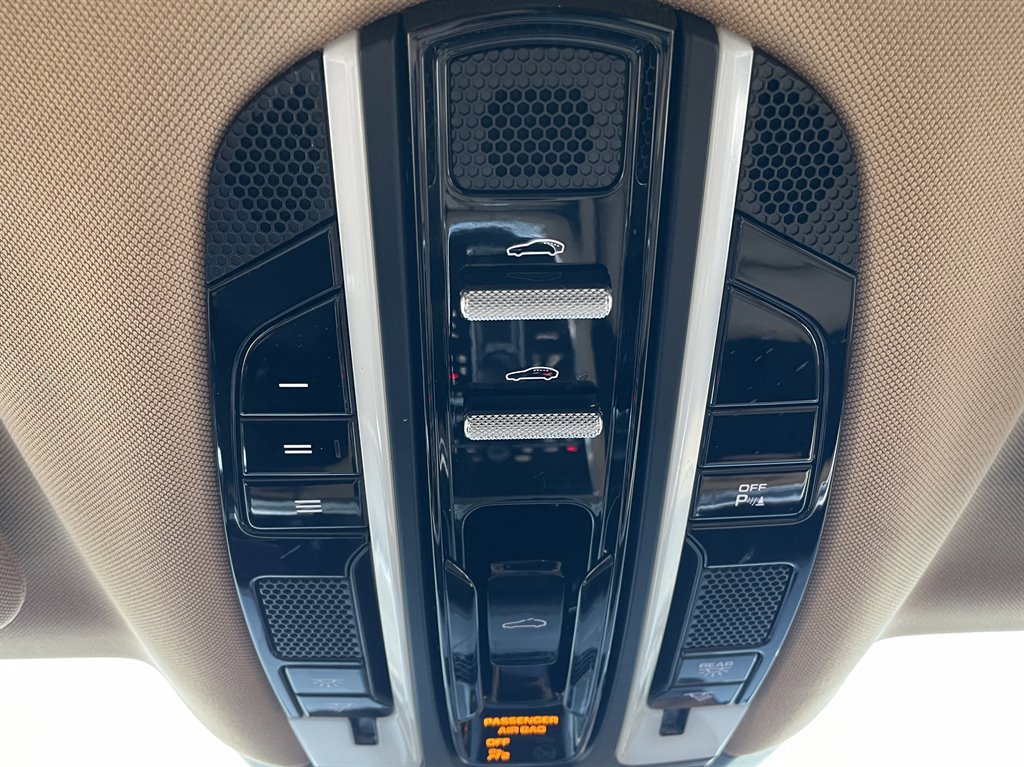 Used 2018 Porsche Panamera 4 image 31