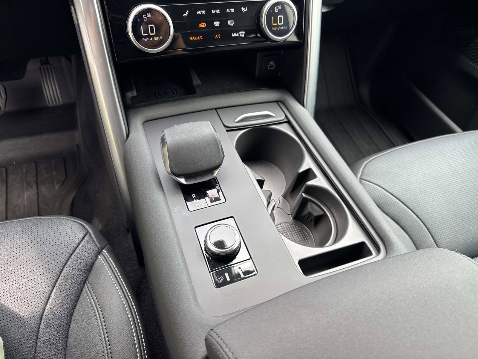 Certified 2025 Land Rover Discovery S AWD/4WD image 27
