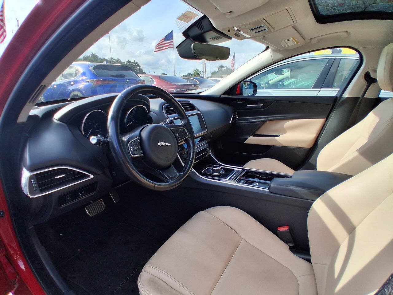 Used 2019 Jaguar XE Premium RWD image 10
