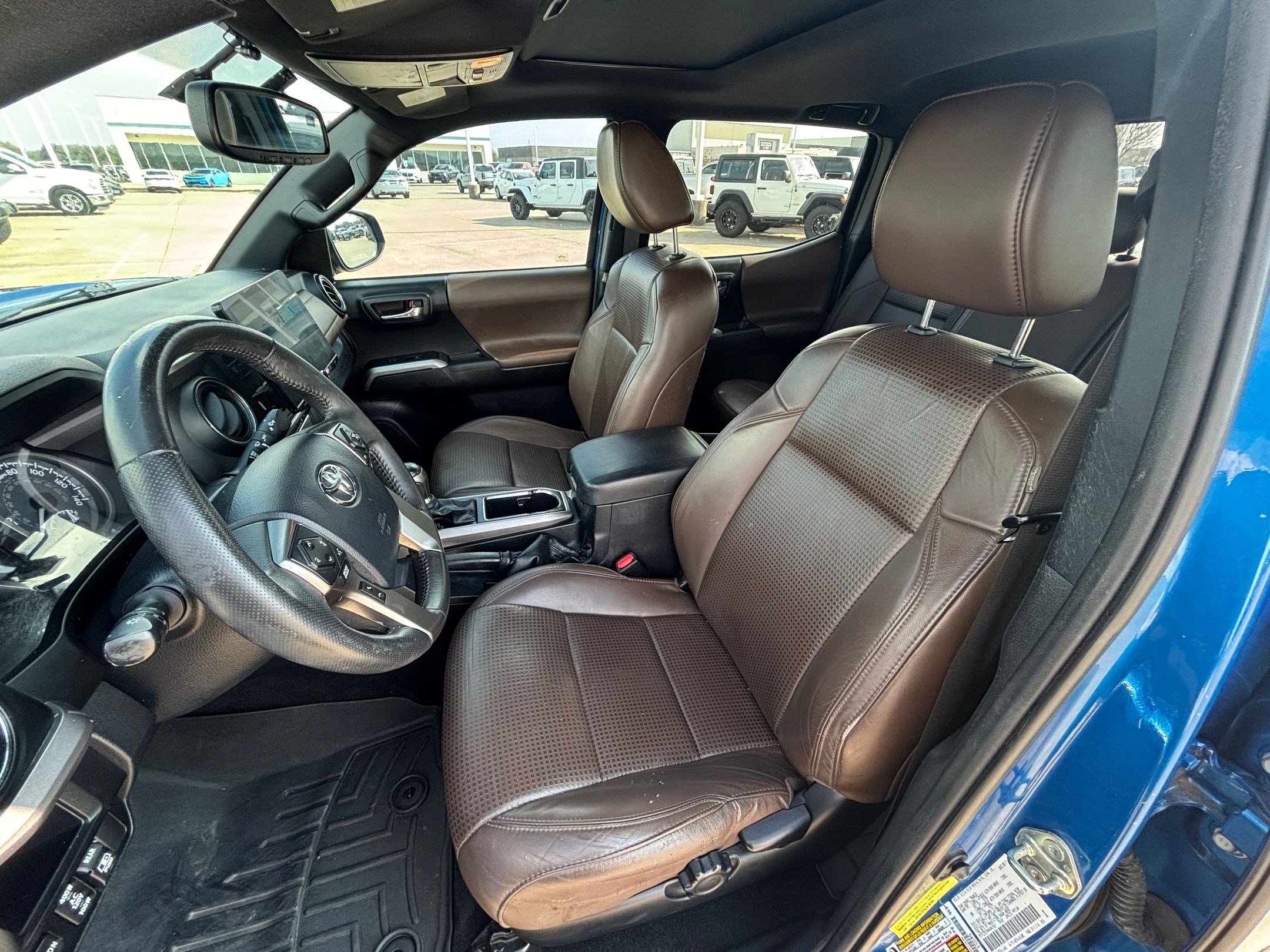 Used 2017 Toyota Tacoma Limited image 15