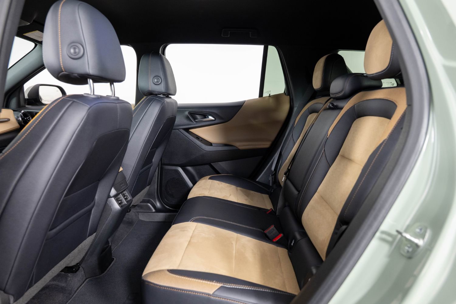 Used 2025 Chevrolet Equinox ACTIV w/ Safety and Technology Package image 20