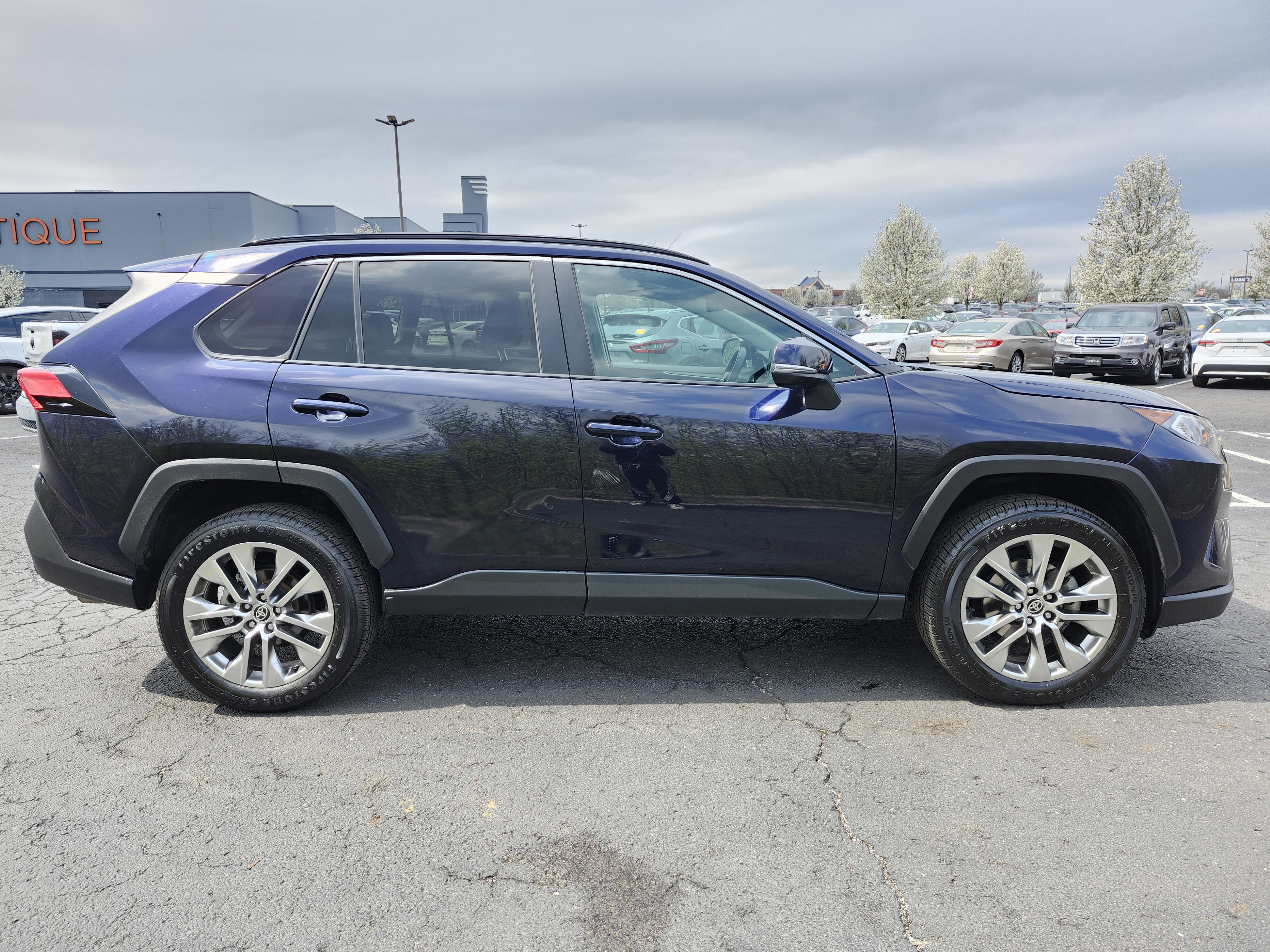 Used 2021 Toyota RAV4 XLE Premium AWD/4WD image 10