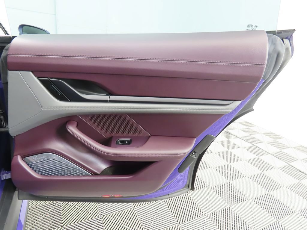 Used 2022 Porsche Taycan 4S image 27