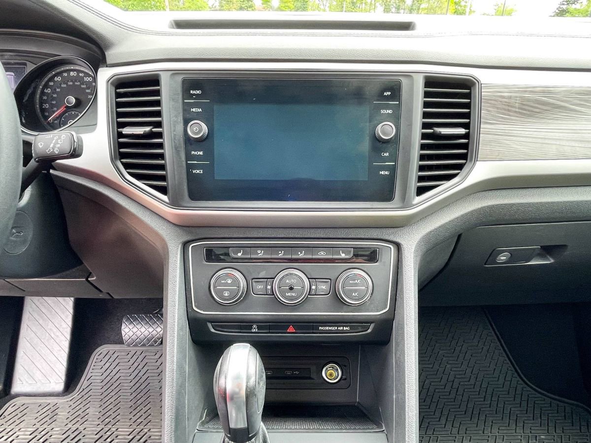 Used 2021 Volkswagen Atlas Cross Sport SE w/ Panoramic Sunroof Package FWD image 12