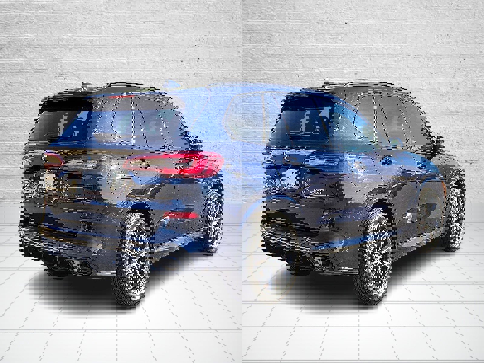 Used 2023 BMW X5 xDrive40i w/ M Sport Package image 6