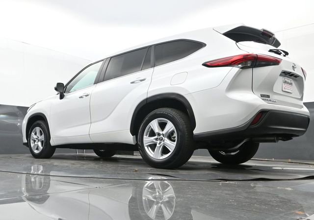 Used 2023 Toyota Highlander LE image 27