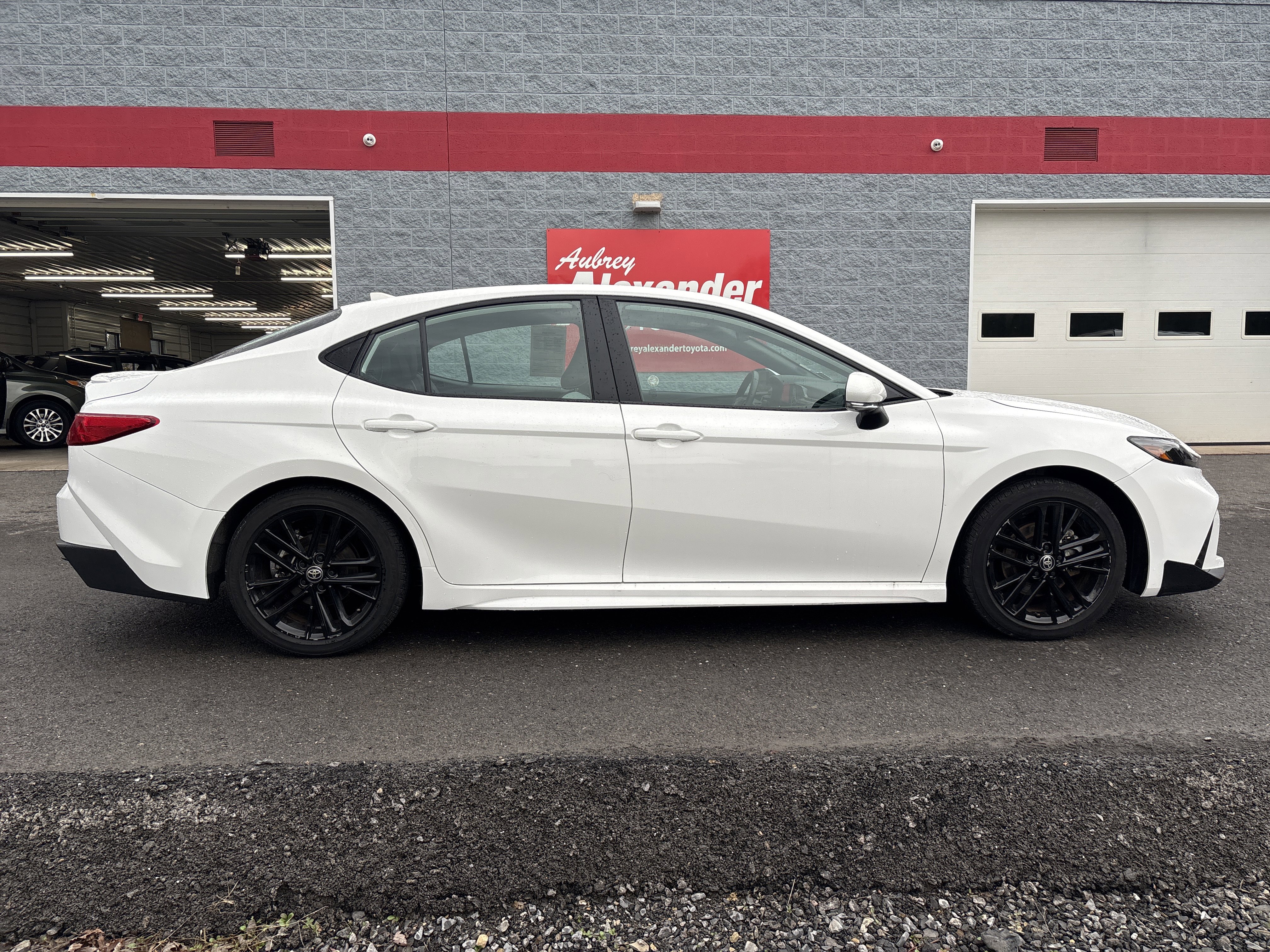 Certified 2025 Toyota Camry SE video 2