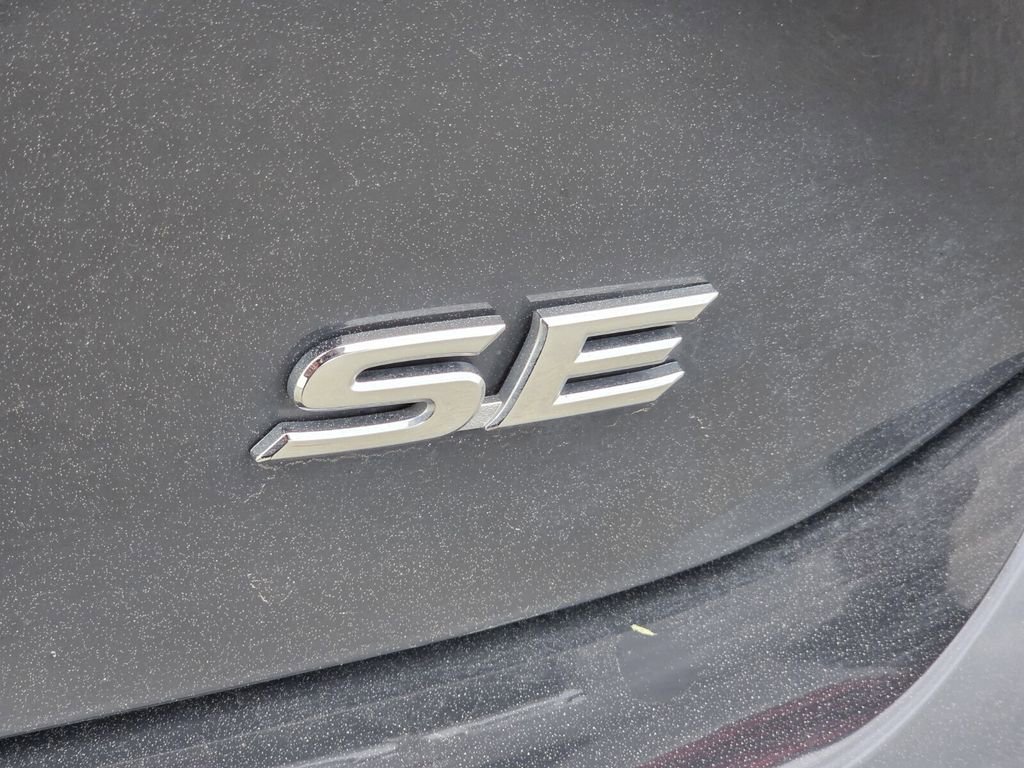 Used 2025 Toyota Camry SE image 11