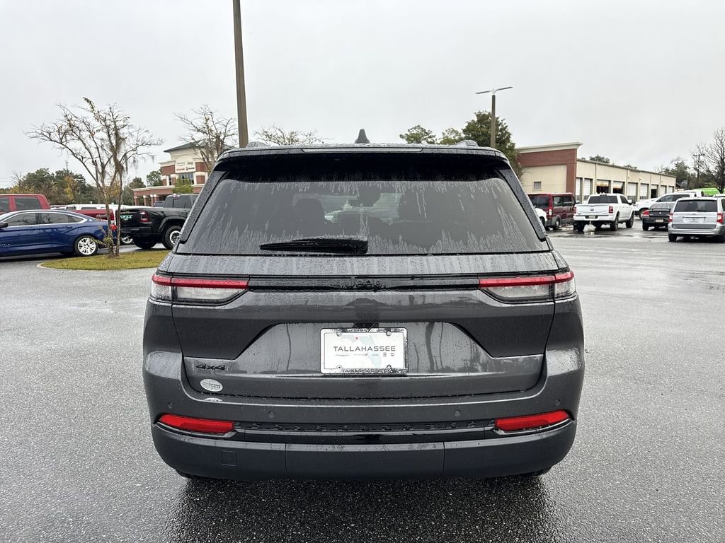 New 2025 Jeep Grand Cherokee Altitude image 4