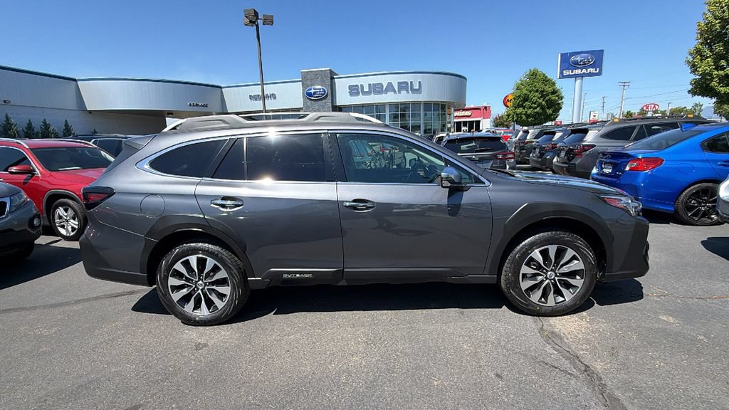 Used 2025 Subaru Outback Touring XT AWD/4WD image 3