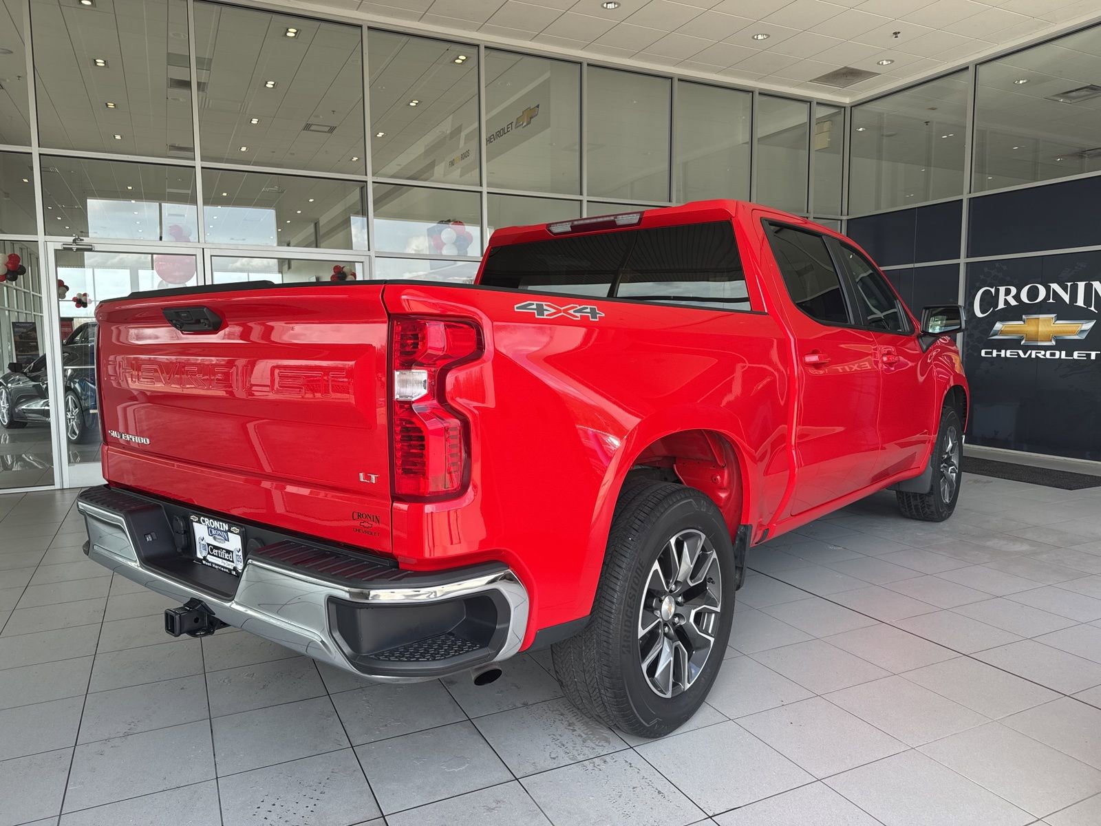 Used 2024 Chevrolet Silverado 1500 LT AWD/4WD image 4