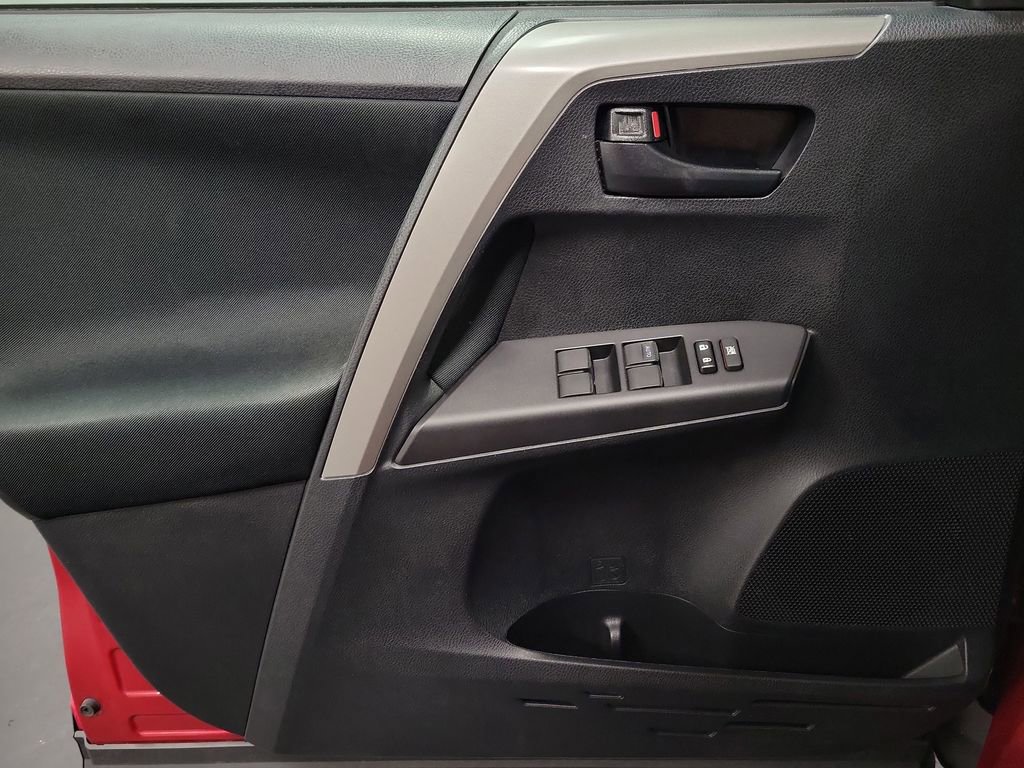 Used 2018 Toyota RAV4 LE image 20