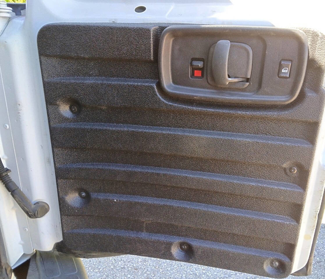 Used 2015 Chevrolet Express 2500 image 9