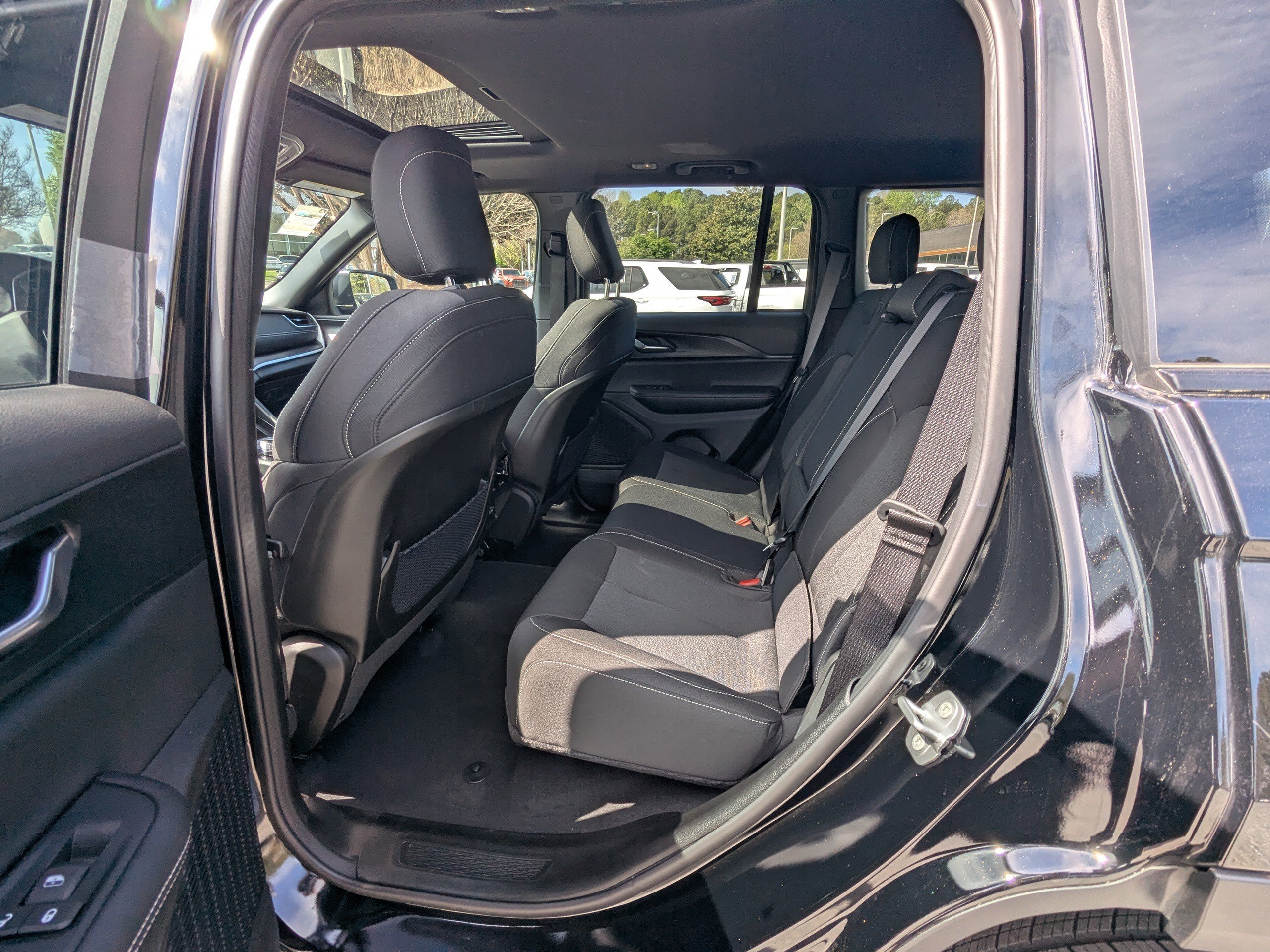 Certified 2025 Jeep Grand Cherokee Laredo X w/ Luxury Tech Group I image 11