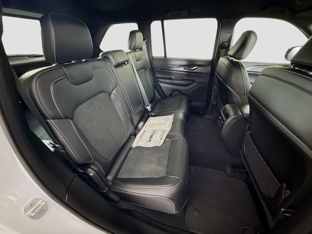 New 2025 Jeep Grand Cherokee Altitude AWD/4WD image 24