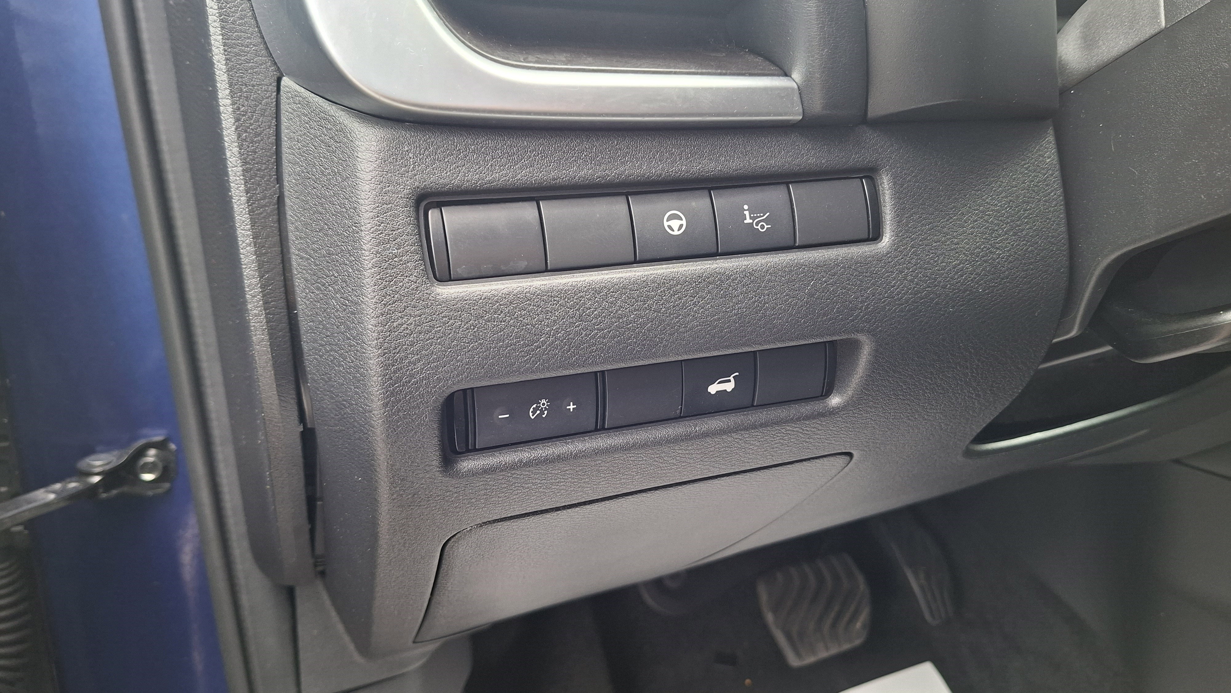 Used 2021 Nissan Rogue Platinum image 10