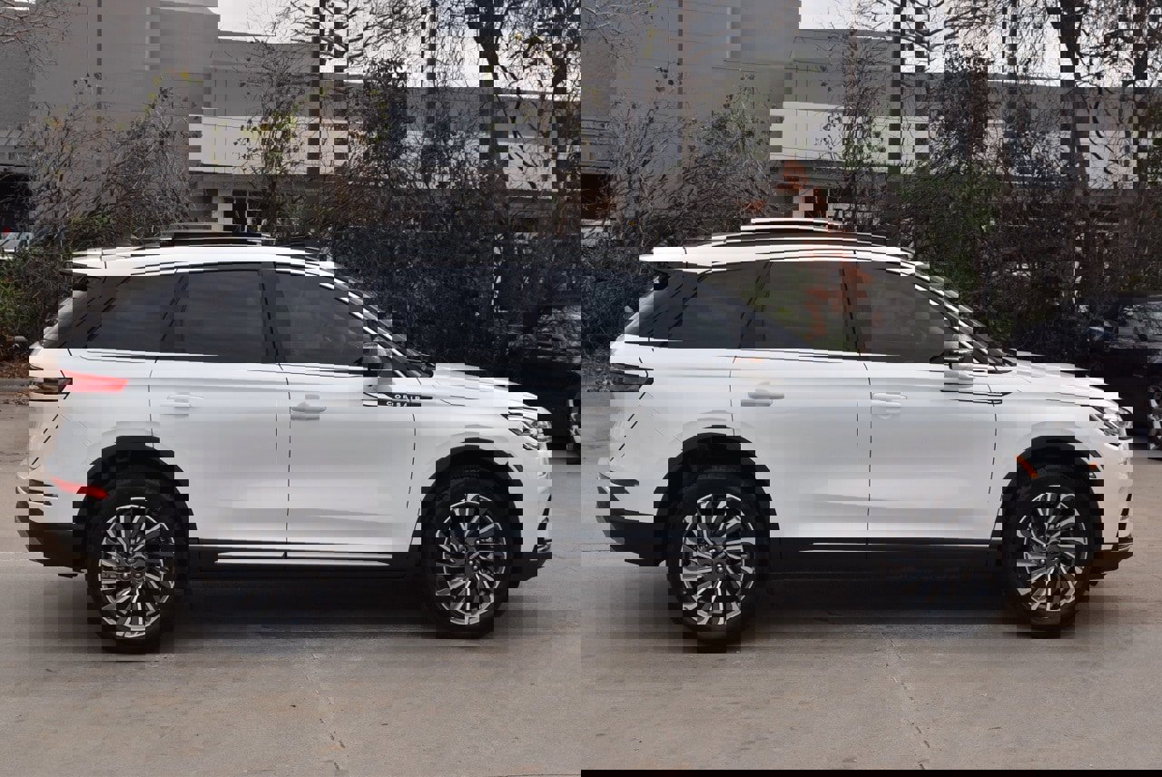 Certified 2025 Lincoln Corsair Reserve image 6