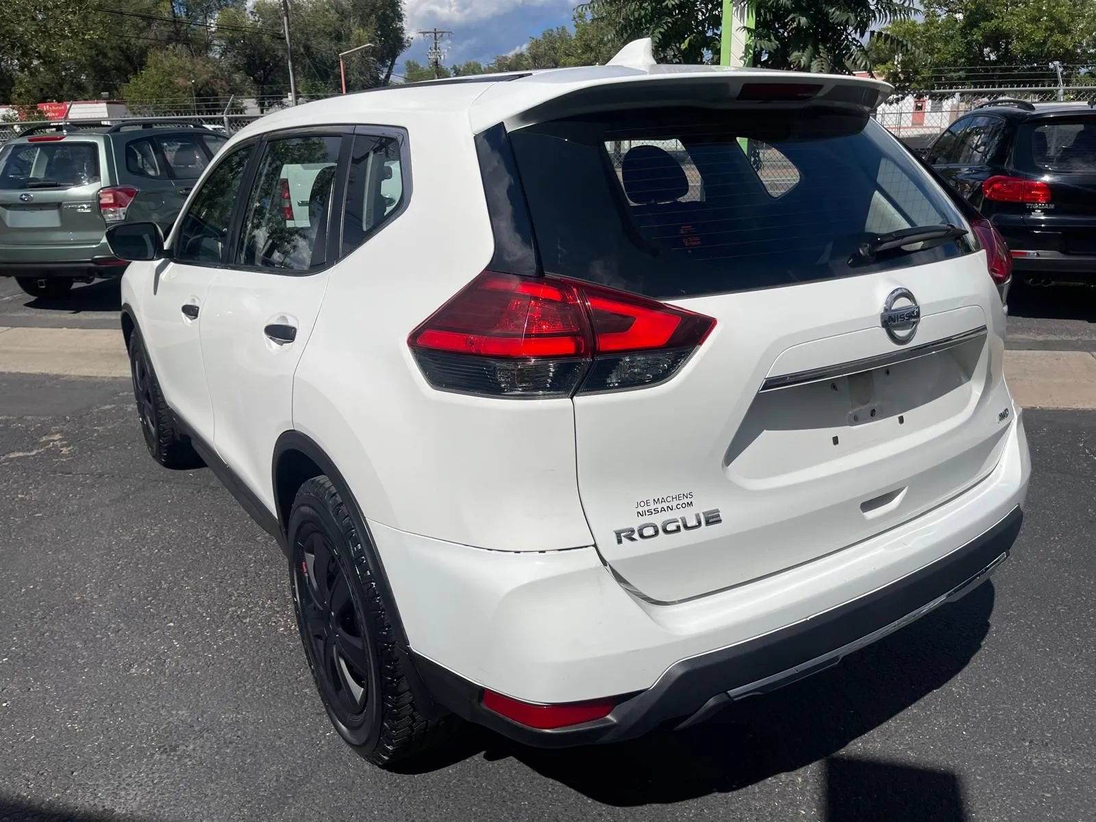 Used 2017 Nissan Rogue S AWD/4WD image 6