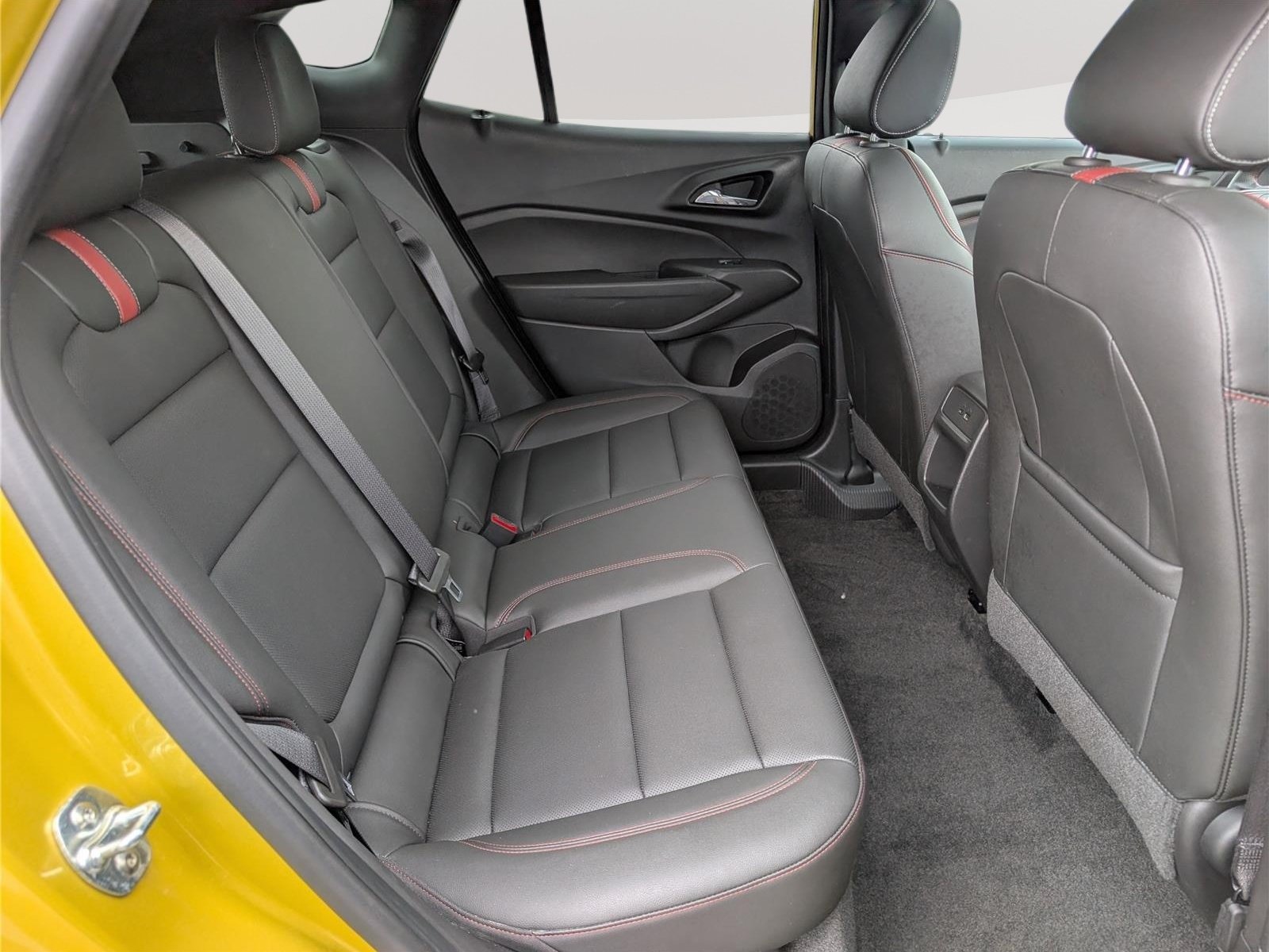 Used 2025 Chevrolet Trax RS w/ Sunroof Package FWD image 13