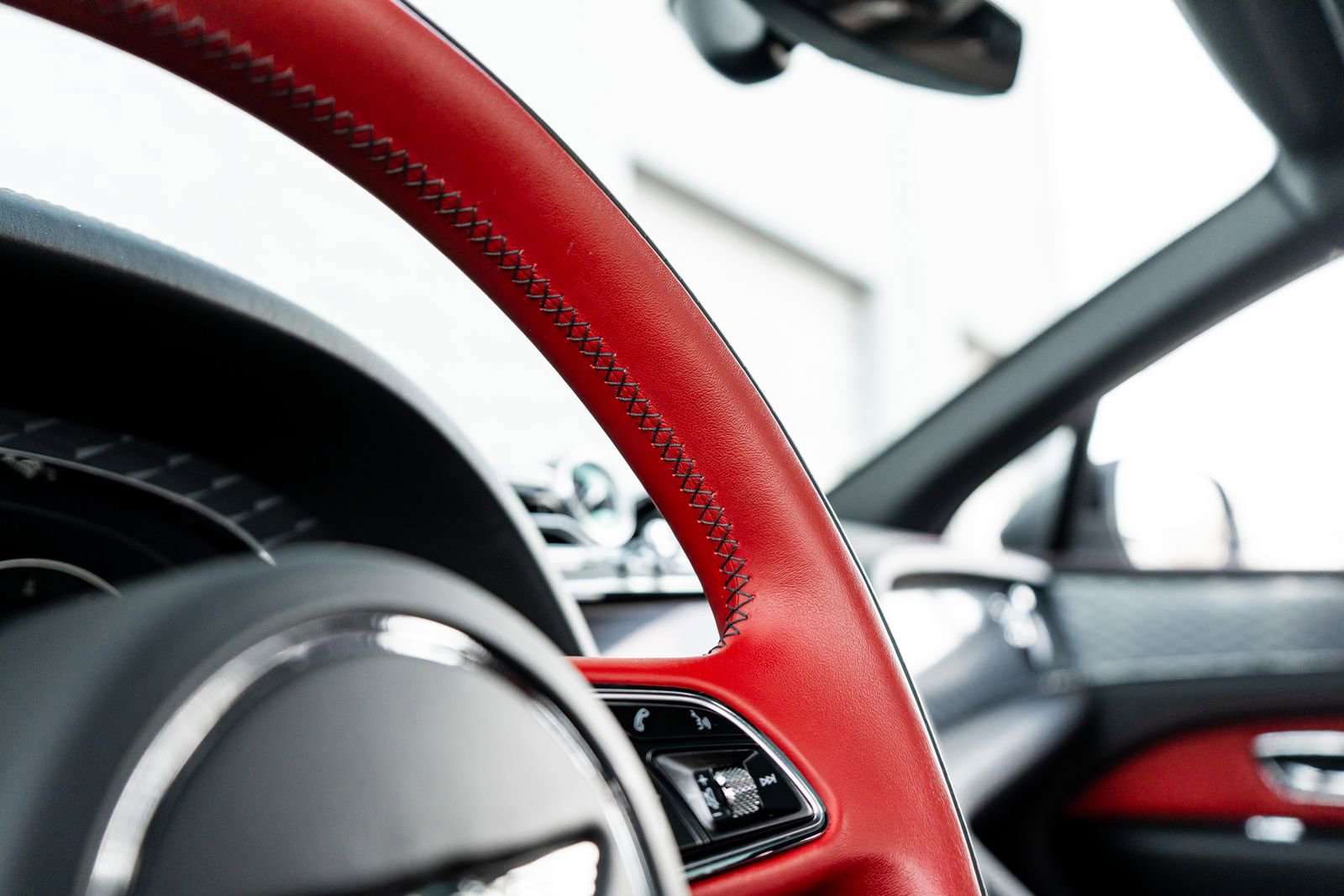 Used 2022 Bentley Bentayga image 33