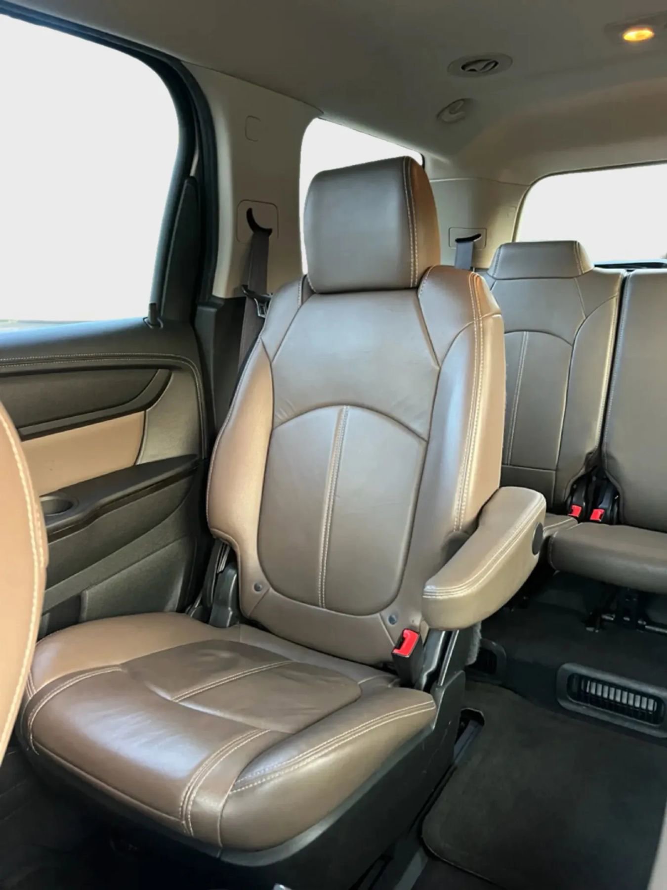 Used 2015 GMC Acadia SLT image 17