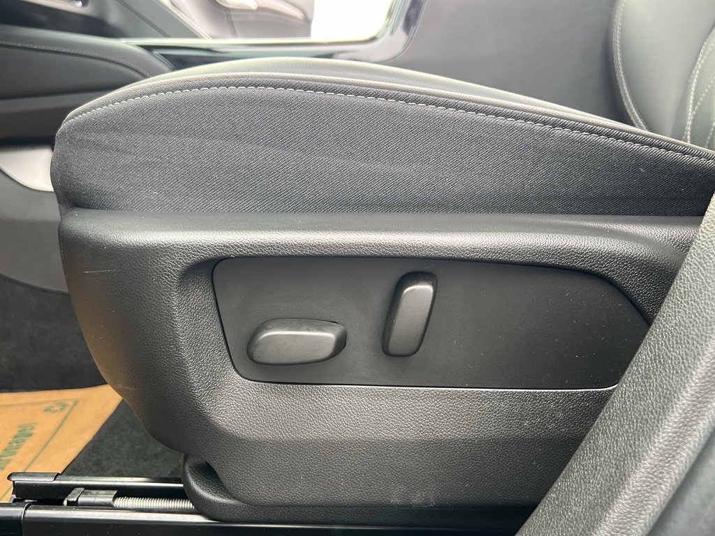 Used 2023 Buick Envision Avenir image 16