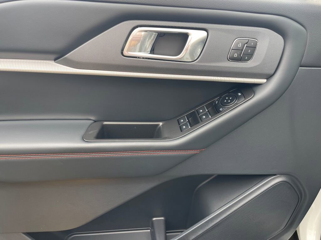 New 2026 Ford Explorer ST-Line w/ ST-Line Street Pack image 7