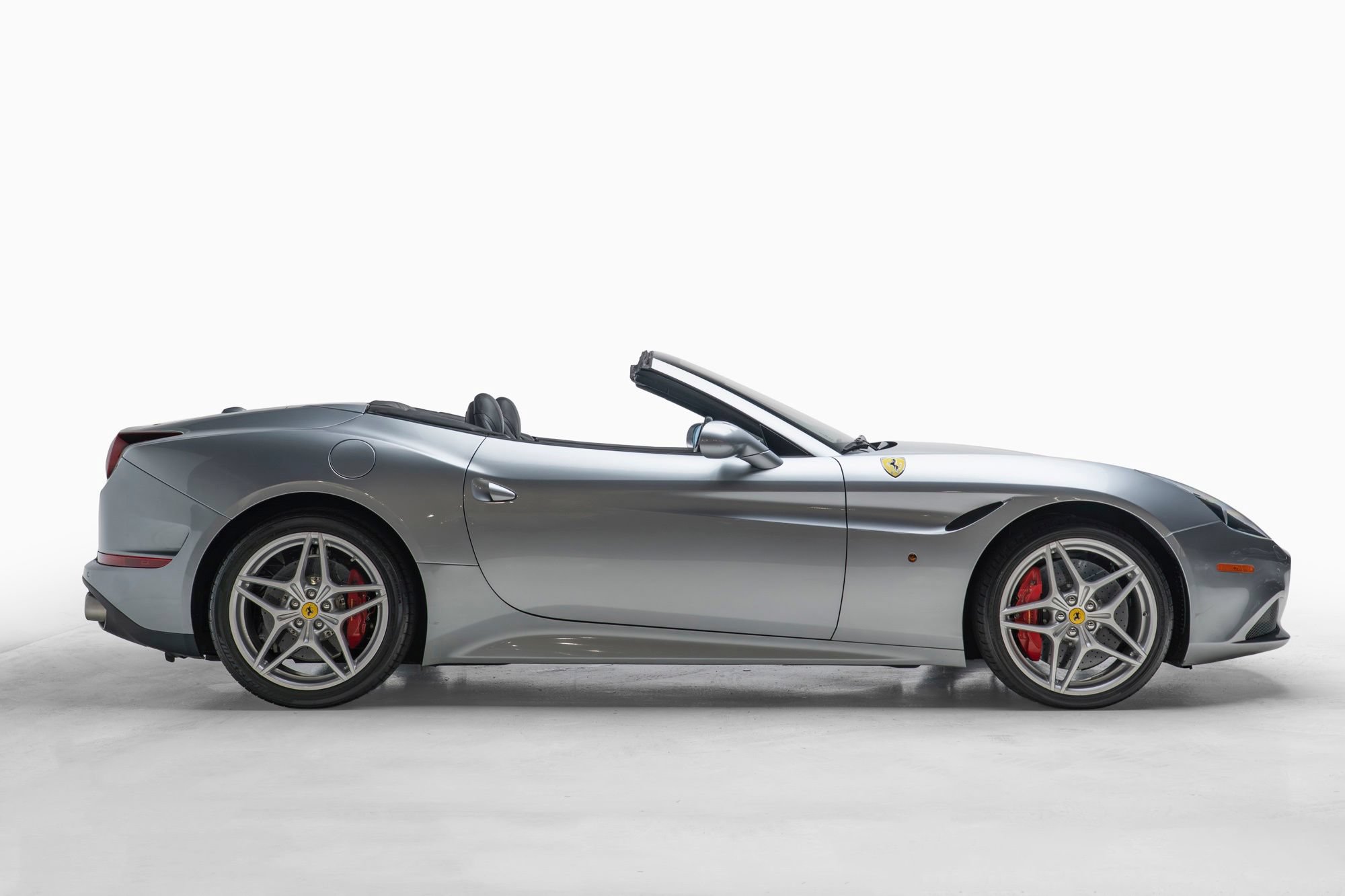 Used 2016 Ferrari California T RWD image 7