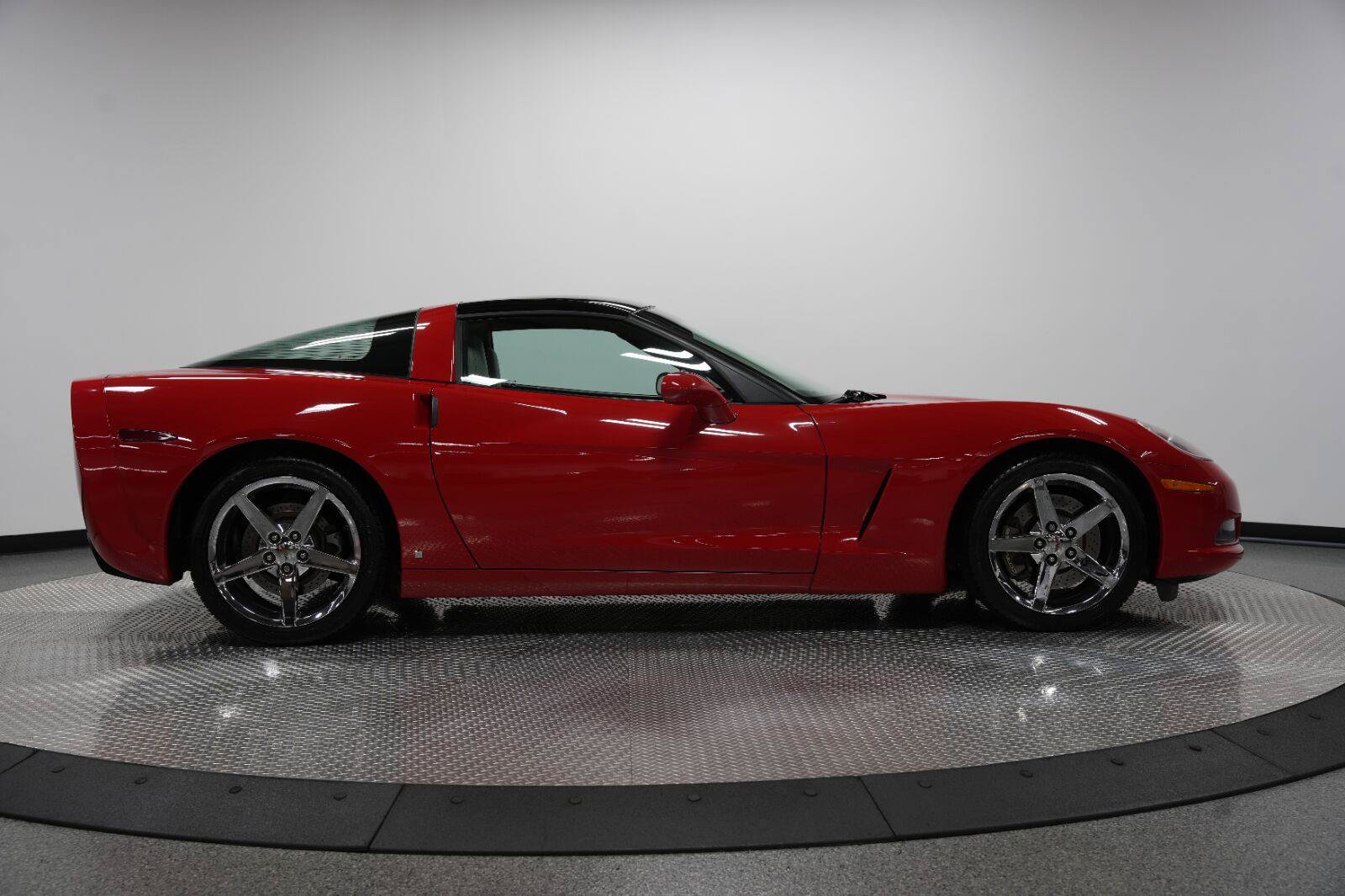 Used 2007 Chevrolet Corvette Coupe w/ Preferred Equipment Group RWD image 10