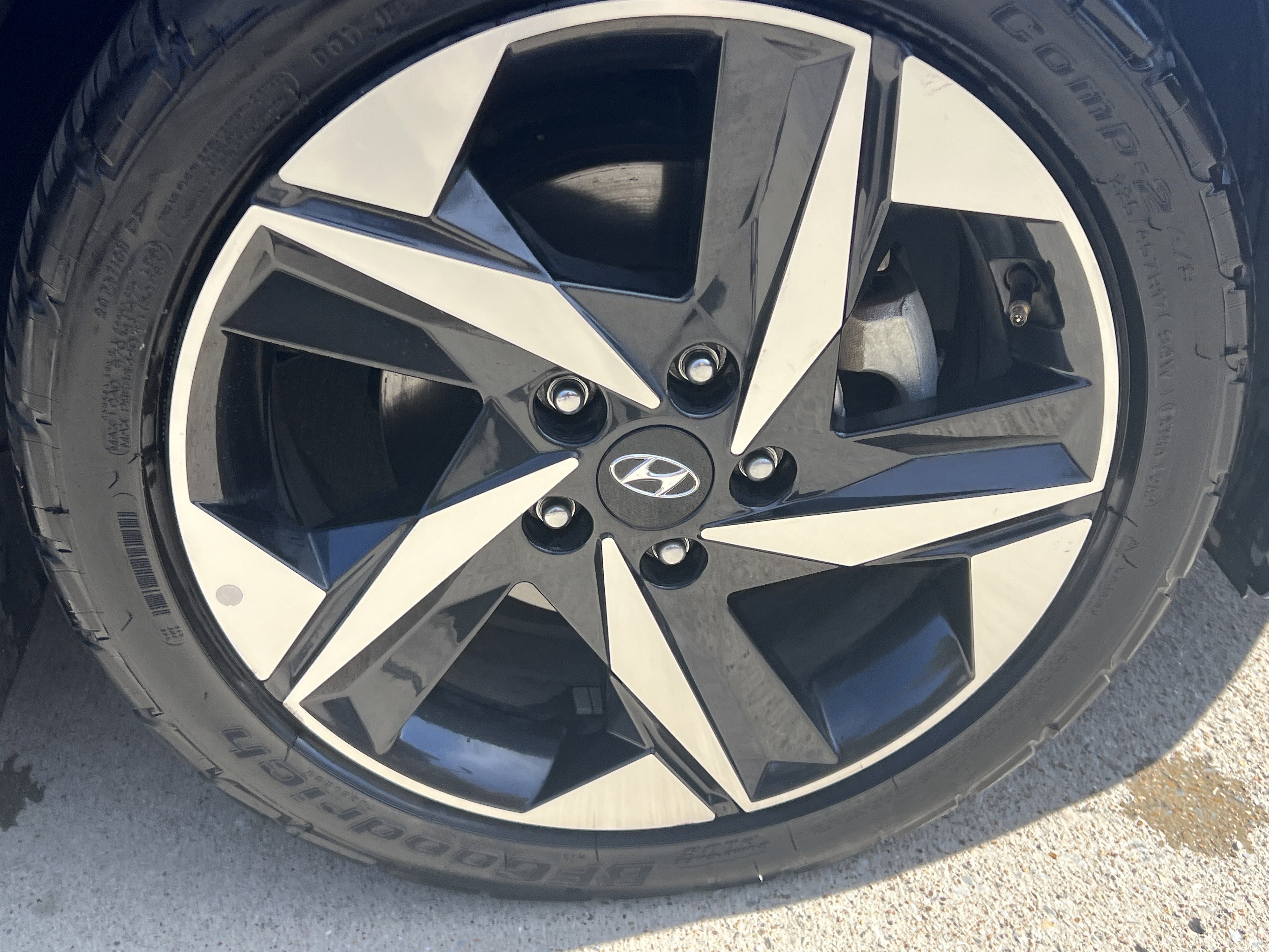 Used 2022 Hyundai Elantra Limited image 12